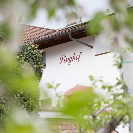 ティローロ Linghof Bed & Breakfast エクステリア 写真