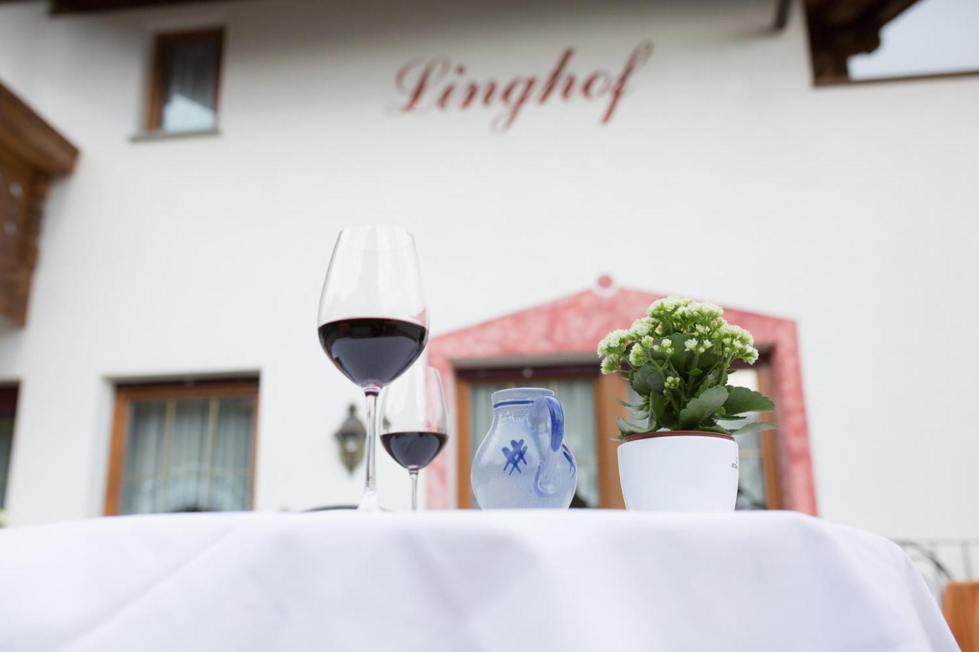 ティローロ Linghof Bed & Breakfast エクステリア 写真